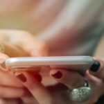 浮気調査で携帯やスマホアプリの情報を確認する方法と注意すべきポイントとは？